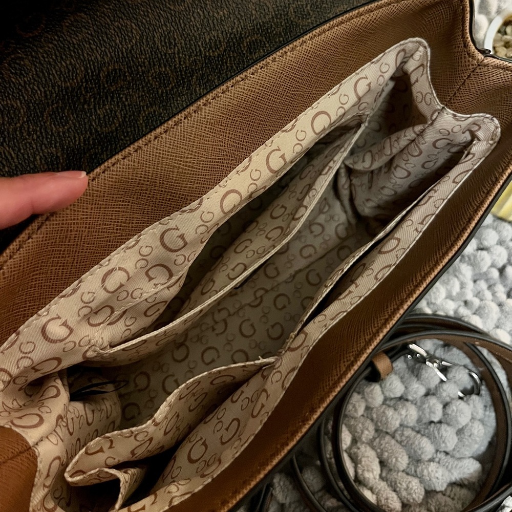 Small brown Guess bag - Picture 3 of 4